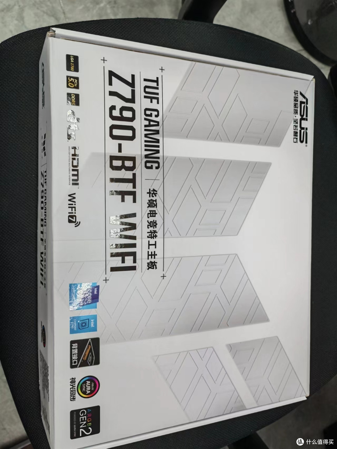 华硕Z790主板，颜值与性能并存
