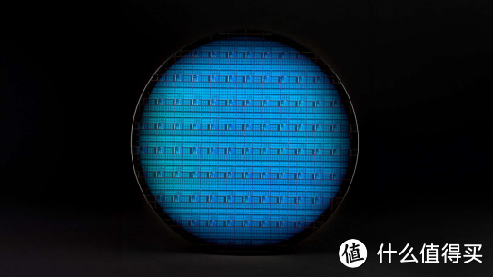 英特尔打造的300毫米自旋量子比特晶圆