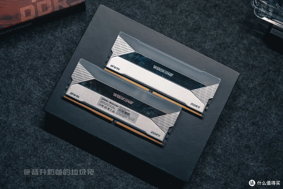 更适合海景房的RGB固态硬盘,佰维NV7400 HEATSINK七彩灵石SSD