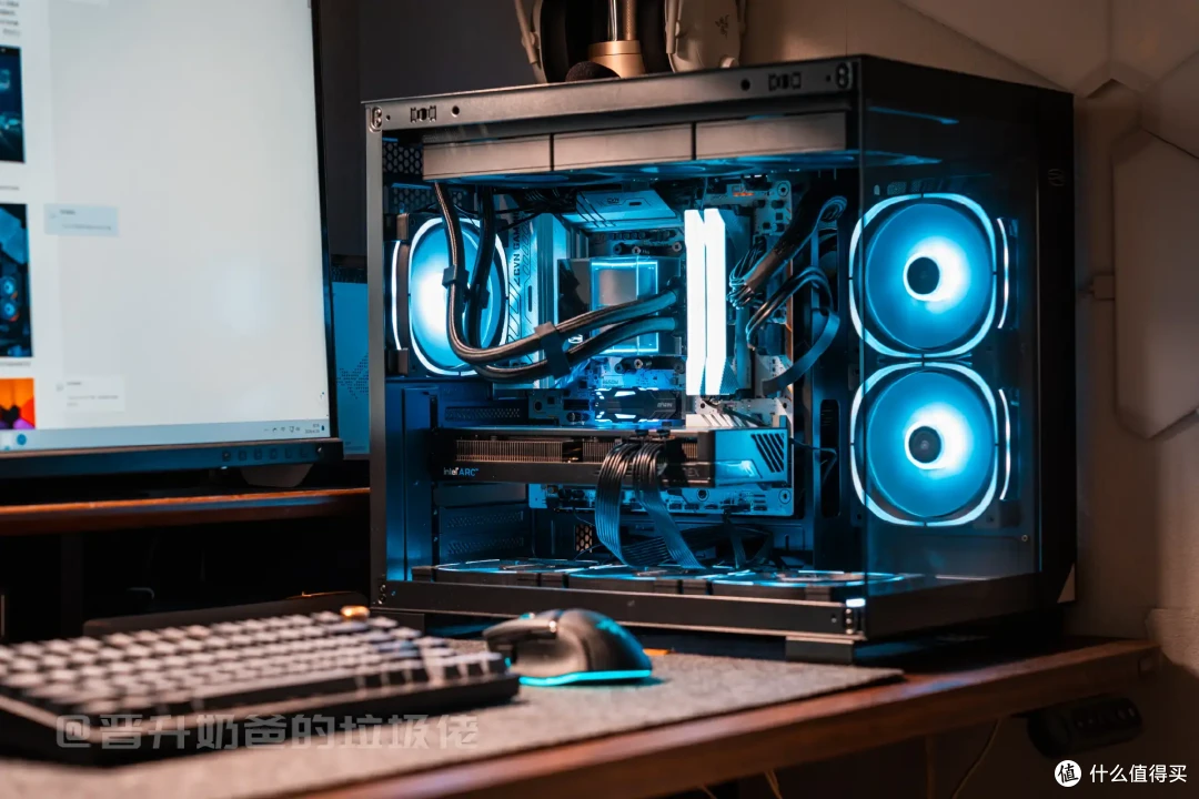 更适合海景房的RGB固态硬盘,佰维NV7400 HEATSINK七彩灵石SSD