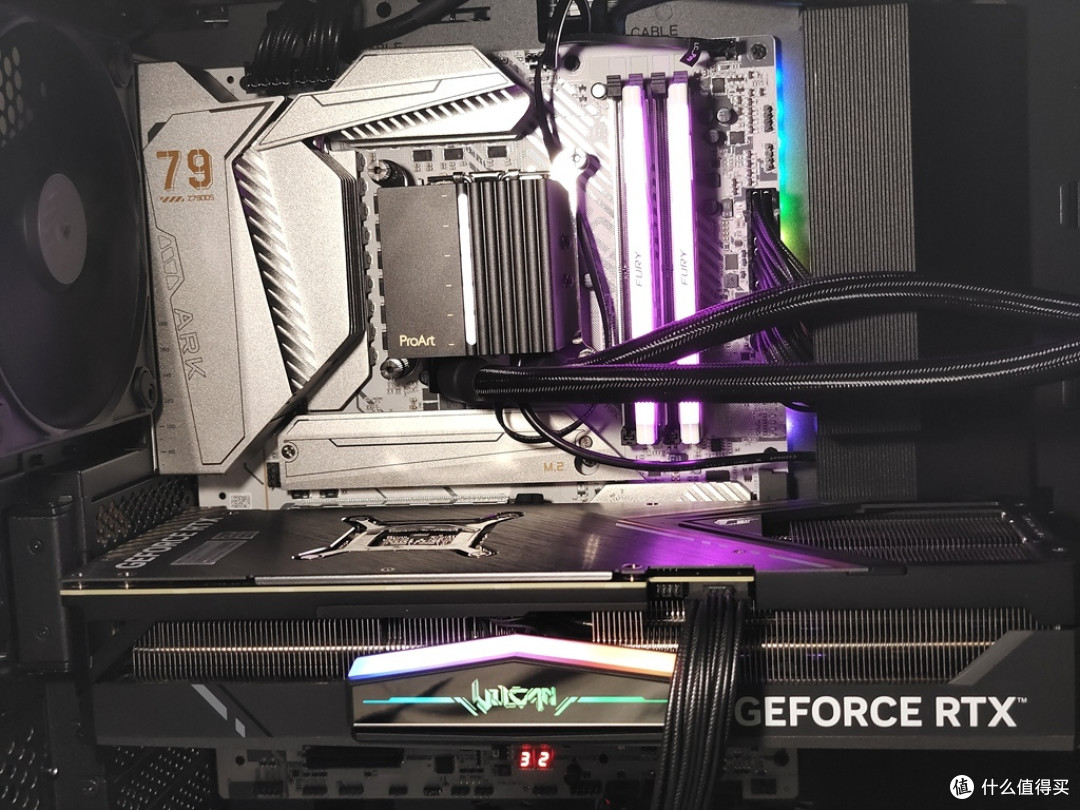 不只是好看,质价比也强 - 七彩虹CVN Z790 ARK方舟 Frozen主板性能评测