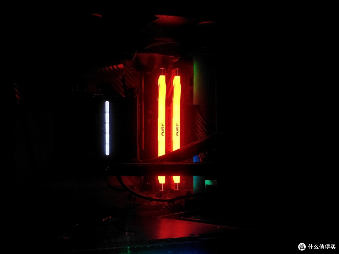 不只是好看,质价比也强 - 七彩虹CVN Z790 ARK方舟 Frozen主板性能评测