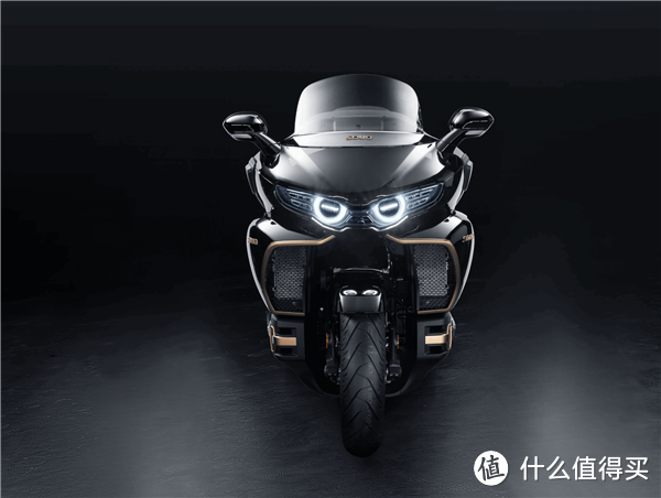 长城汽车发布灵魂SOUO摩托车：全球唯一水平对置8缸发动机与8DCT自动换挡系统
