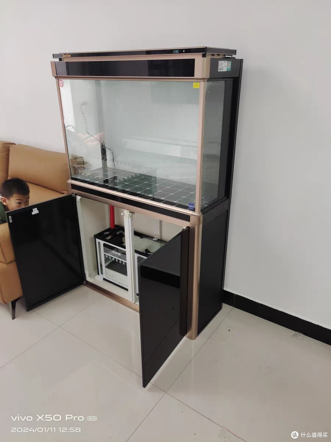 森森智能底滤客厅鱼缸现代家居中的养鱼新体验