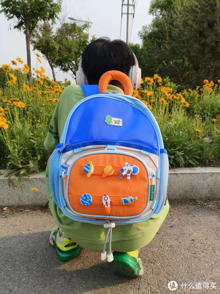 有没有遛娃神器，适合儿童携带的小型背包？