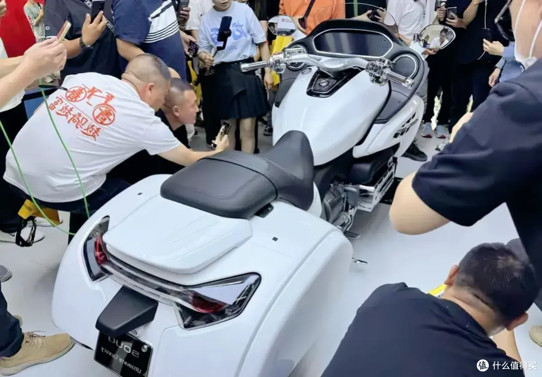 爱酱玩车 篇四十二:8缸 8档双离合配置不输金翼,长城灵魂成北京摩展