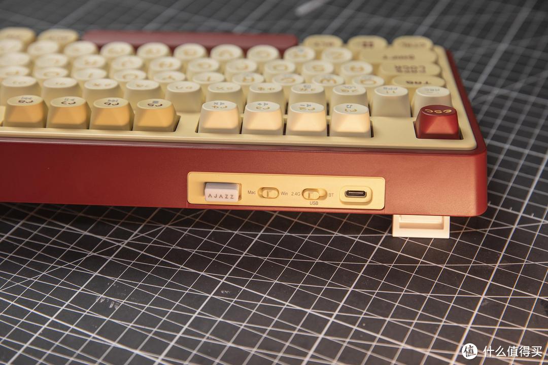 这款复古感满满的机械键盘真的是爱了,黑爵AK870