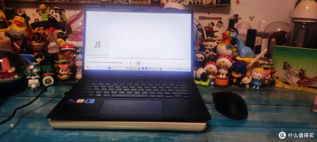 您见过带彩色显示屏的三模无线游戏鼠标吗