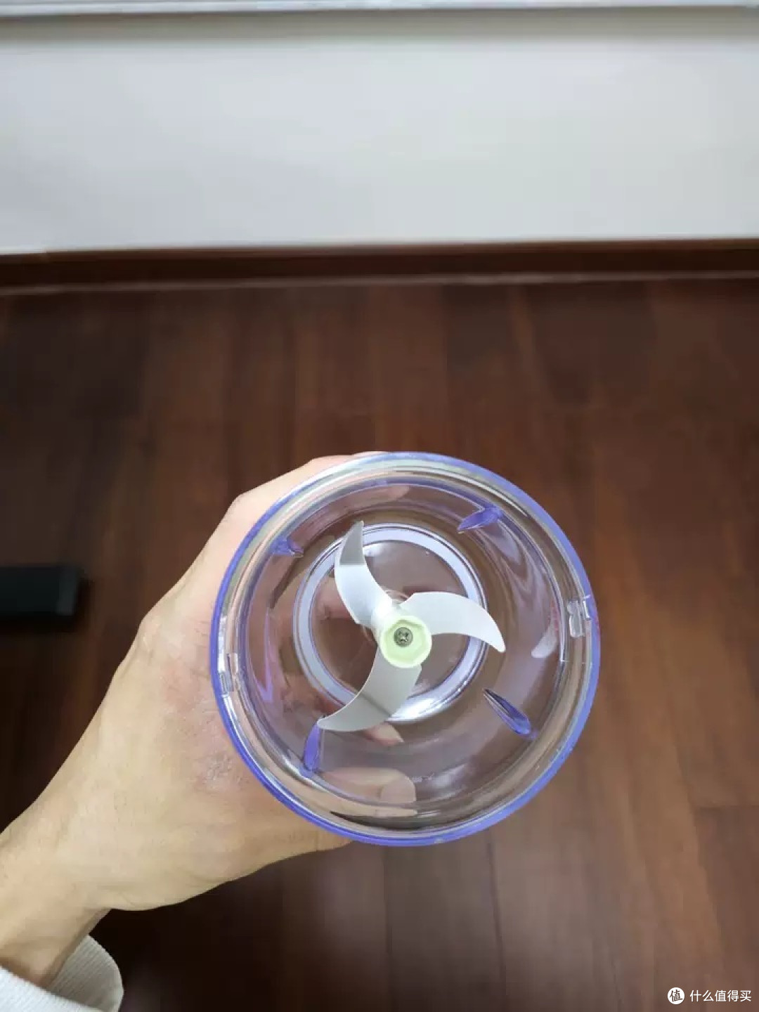 它集多功能于一身，既能够轻松制作蒜泥，也能绞碎肉类和辣椒，让厨房工作变得简单而高效。