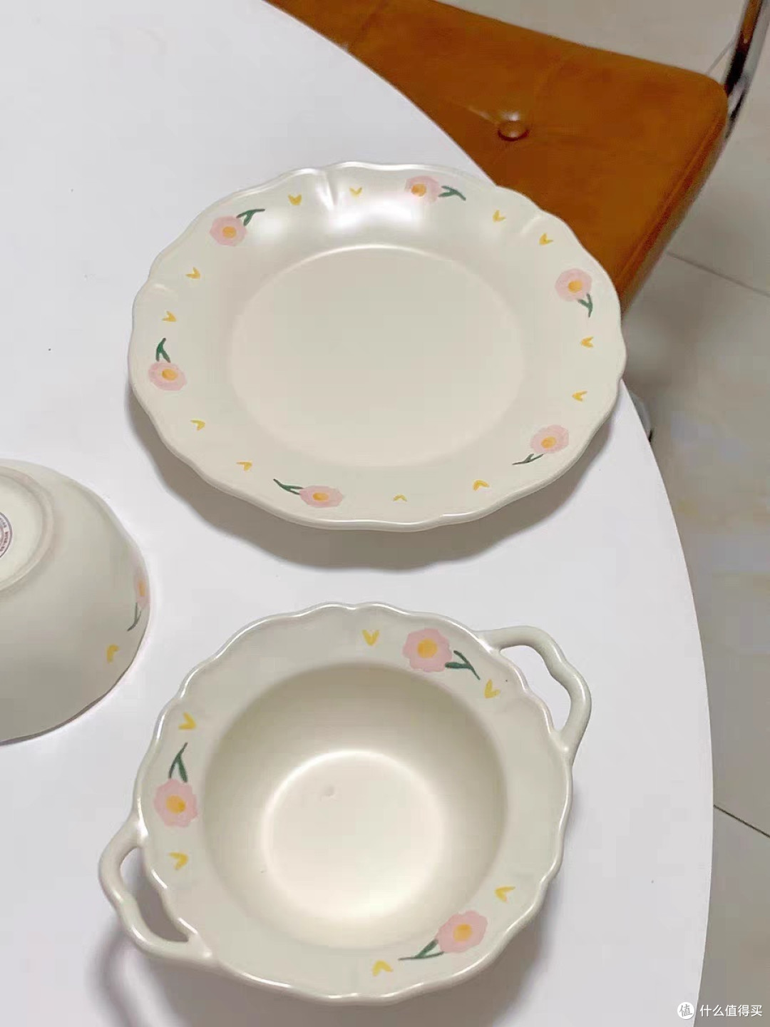 摩登主妇釉下彩碗碟套装:餐桌上的艺术品