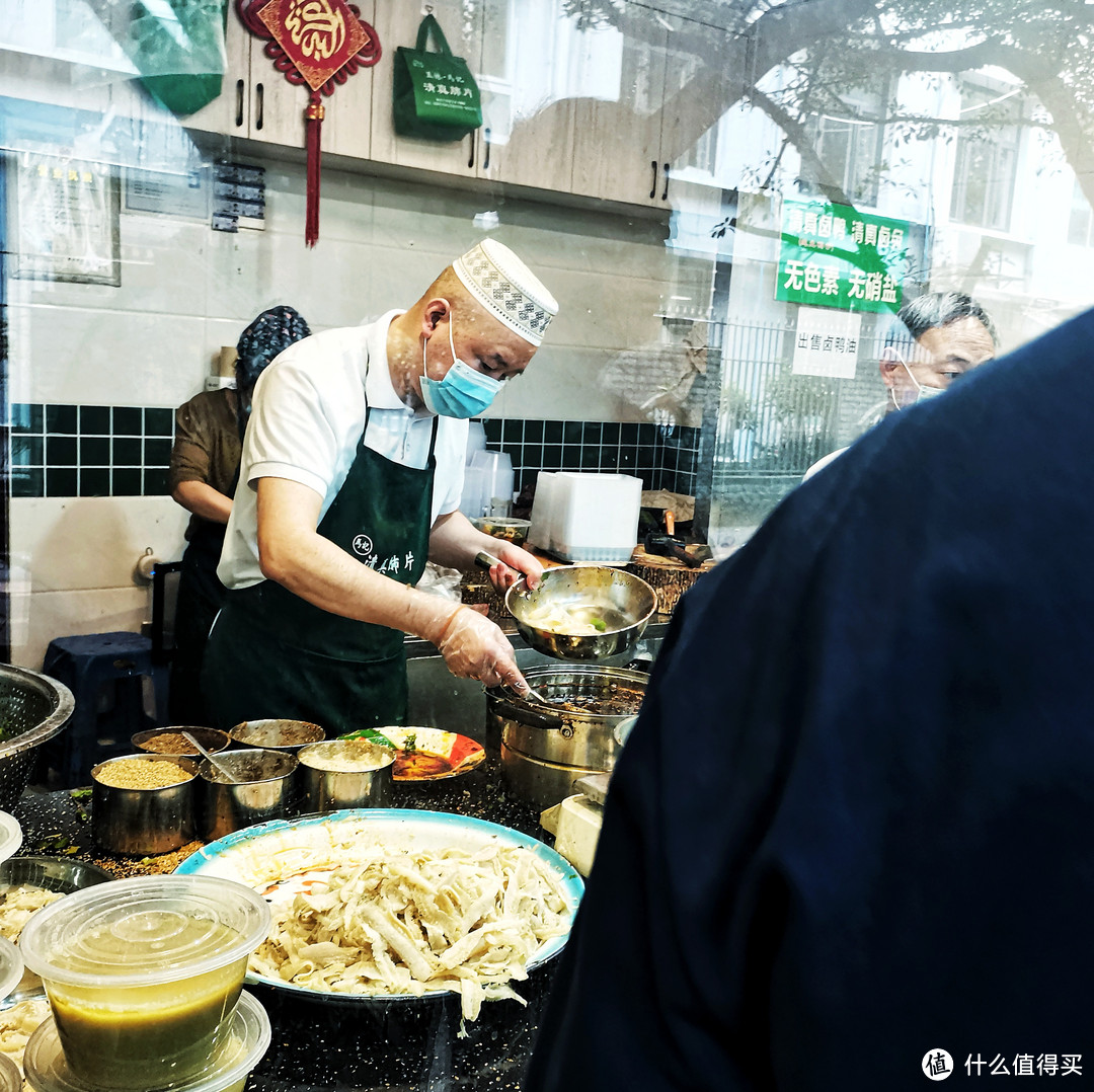 成都新地标：半小时逛遍无门票迪士尼与烟火气玉林菜市场