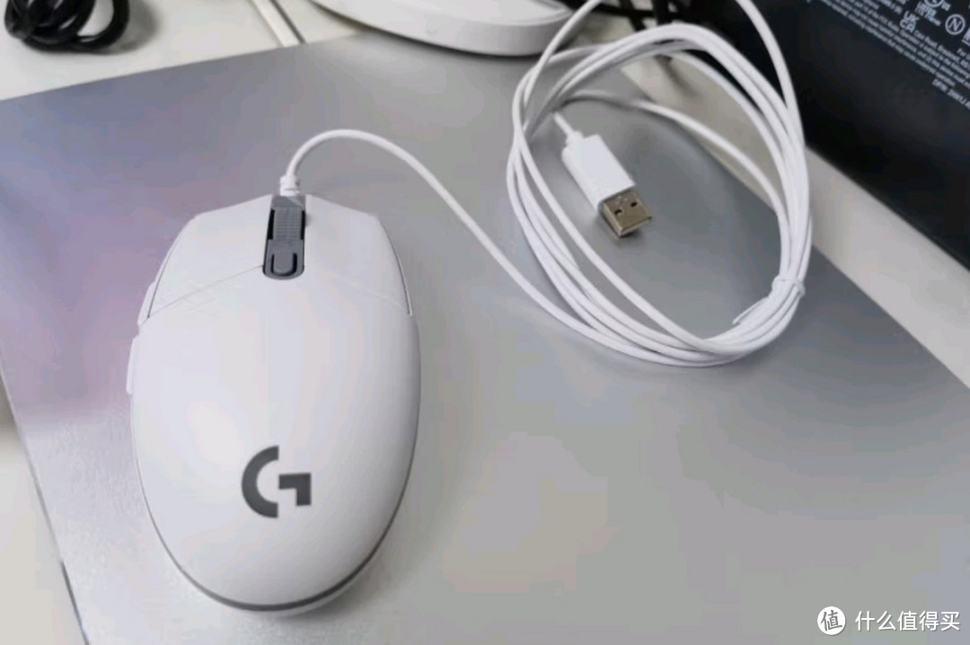 轻量化设计，你的游戏搭子——罗技G102白色RGB版游戏鼠标