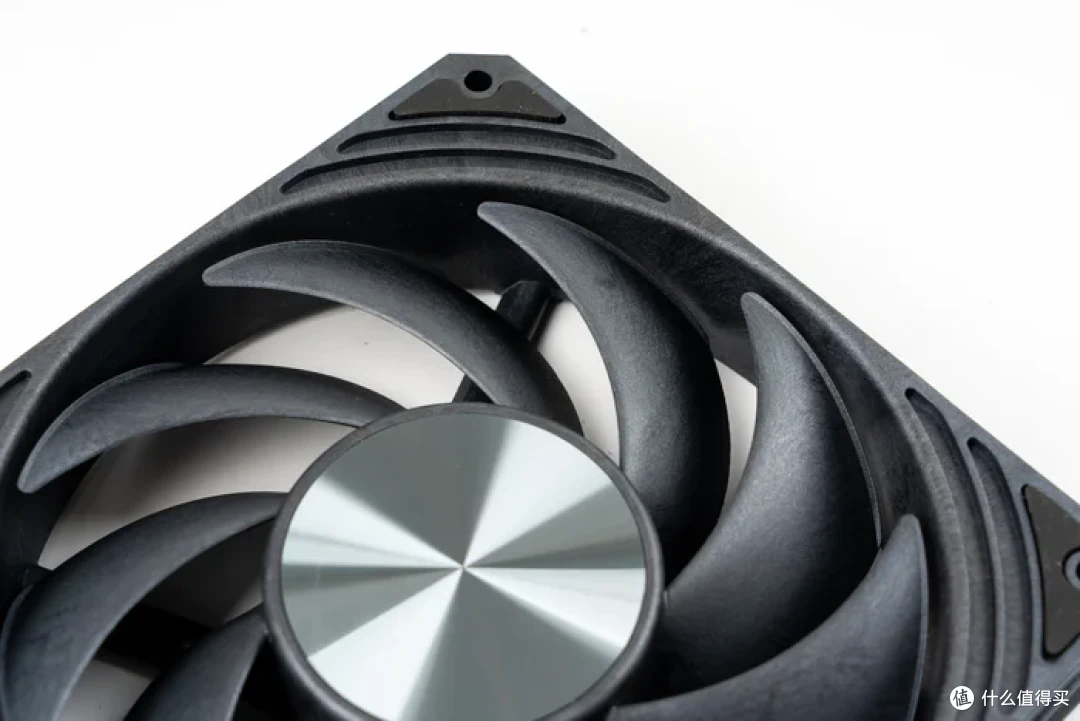 20L的MATX——ROG X670E GENE+4070S金属大师+乔思伯Z20装机展示