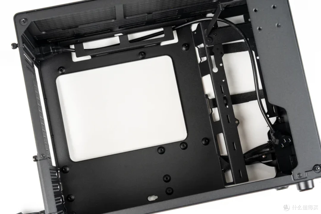 20L的MATX——ROG X670E GENE+4070S金属大师+乔思伯Z20装机展示