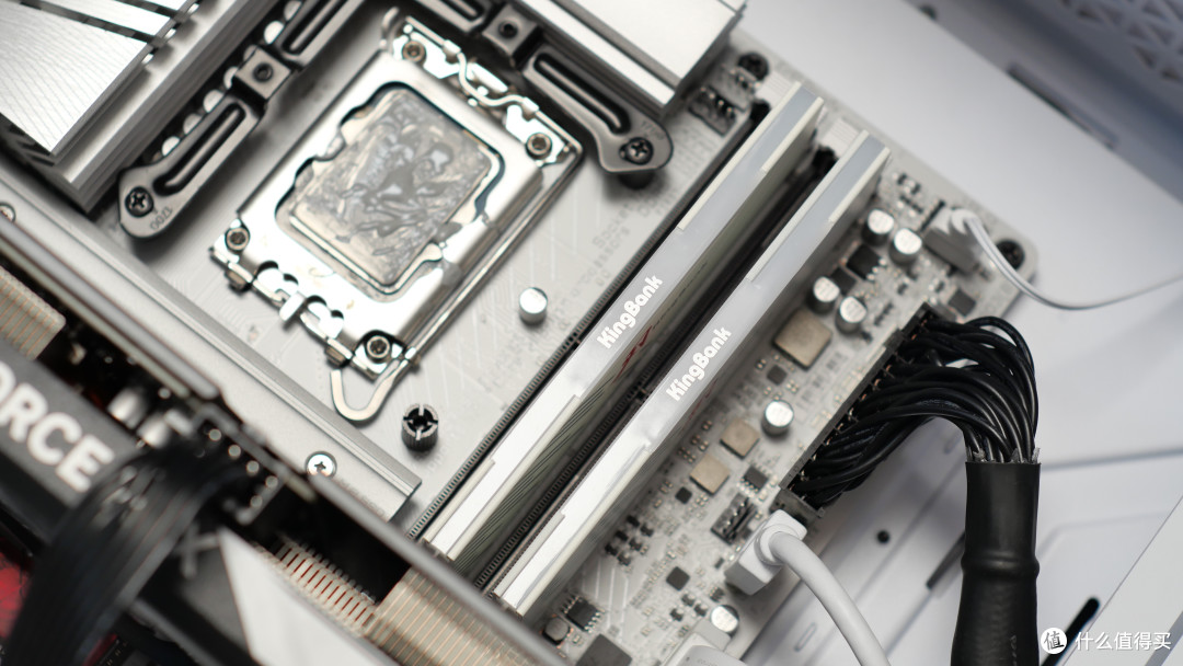 性能击败99%PC用户,旗舰性能CPU 13700KF +技嘉Z790 + 德静界 机散装机配置思路分享