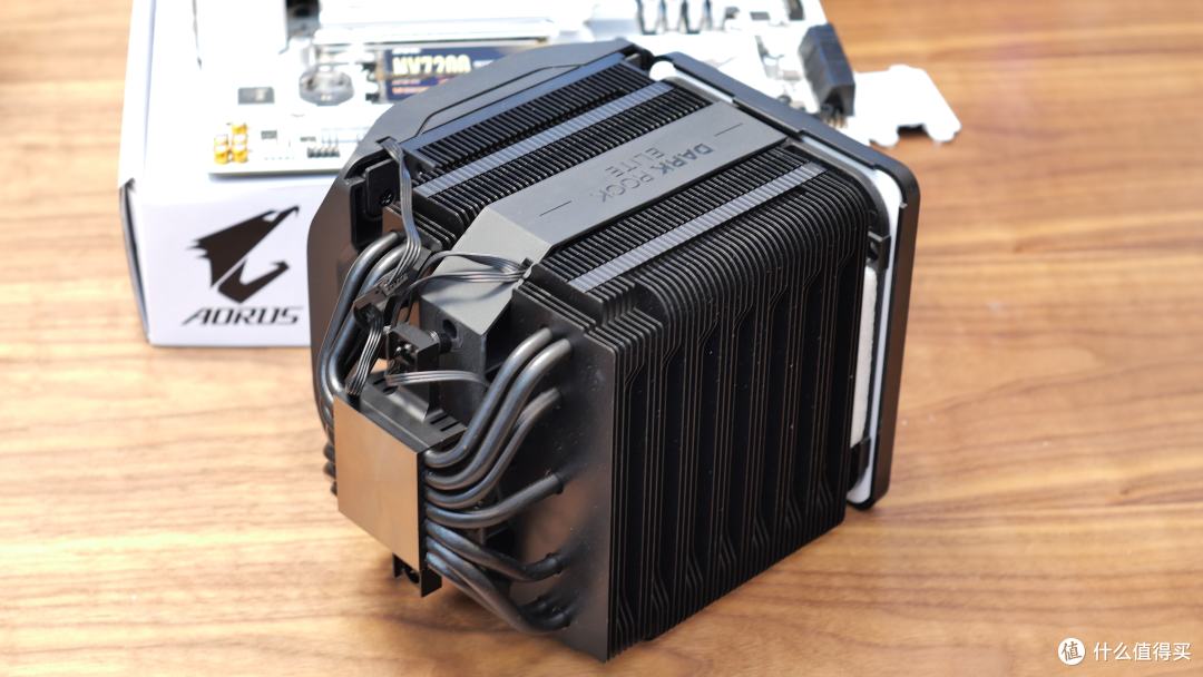 性能击败99%PC用户,旗舰性能CPU 13700KF +技嘉Z790 + 德静界 机散装机配置思路分享