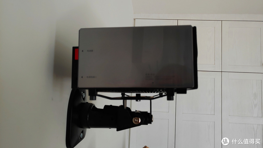 “高高在上”的达伦阿拉丁S30 投影仪：投影仪、护眼照明、无线音响3合1！