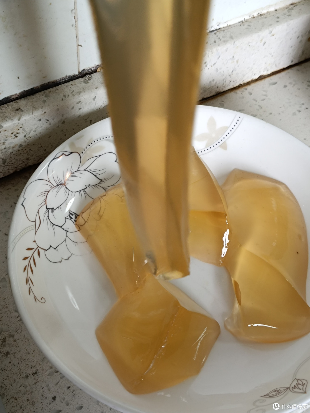 夏日甜品自己做：超简单白凉粉搭配葡萄干，凉爽一夏！