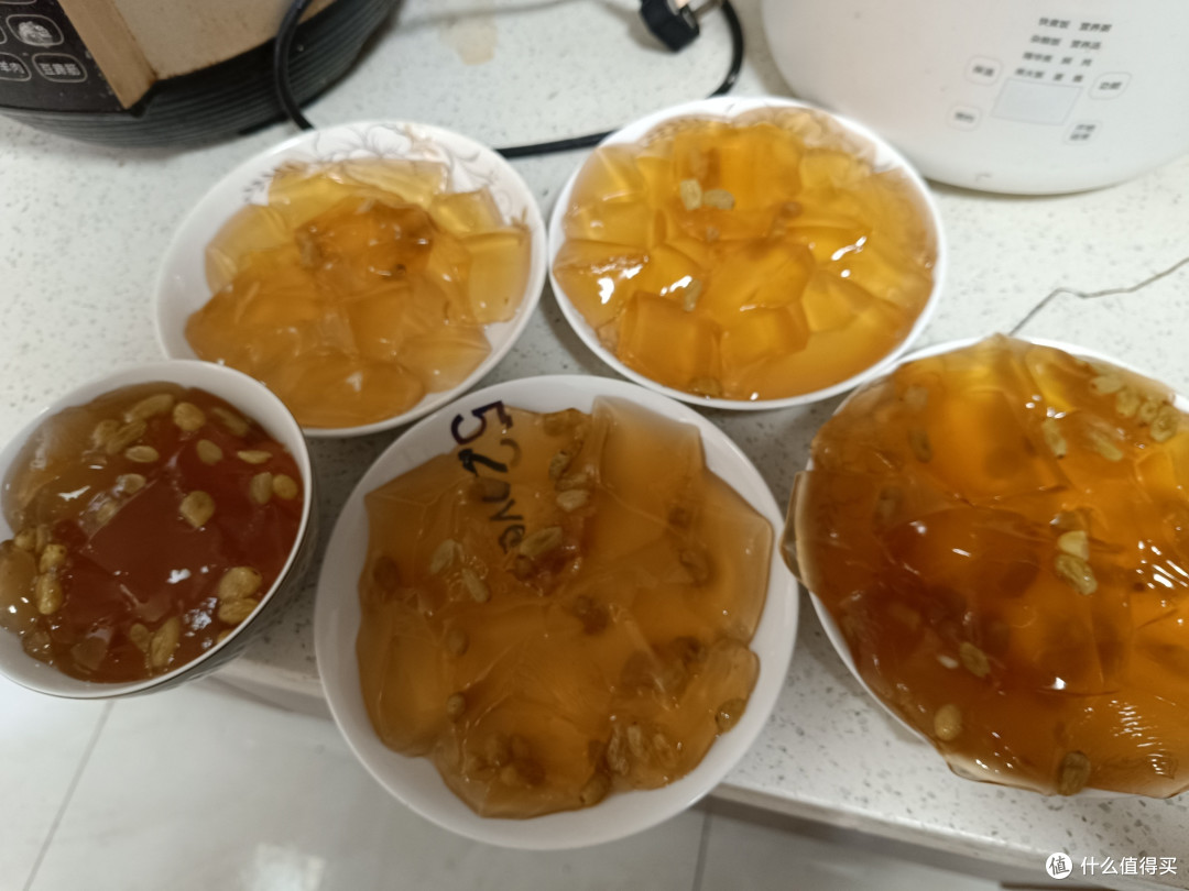 夏日甜品自己做：超简单白凉粉搭配葡萄干，凉爽一夏！