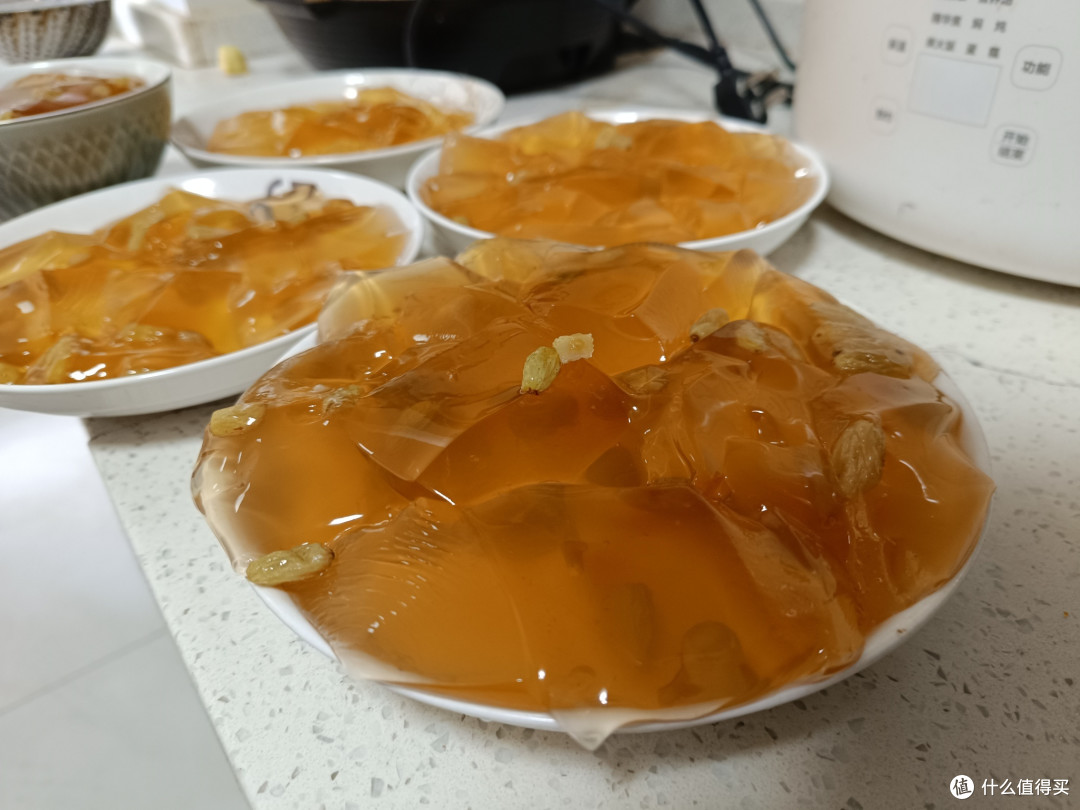 夏日甜品自己做：超简单白凉粉搭配葡萄干，凉爽一夏！