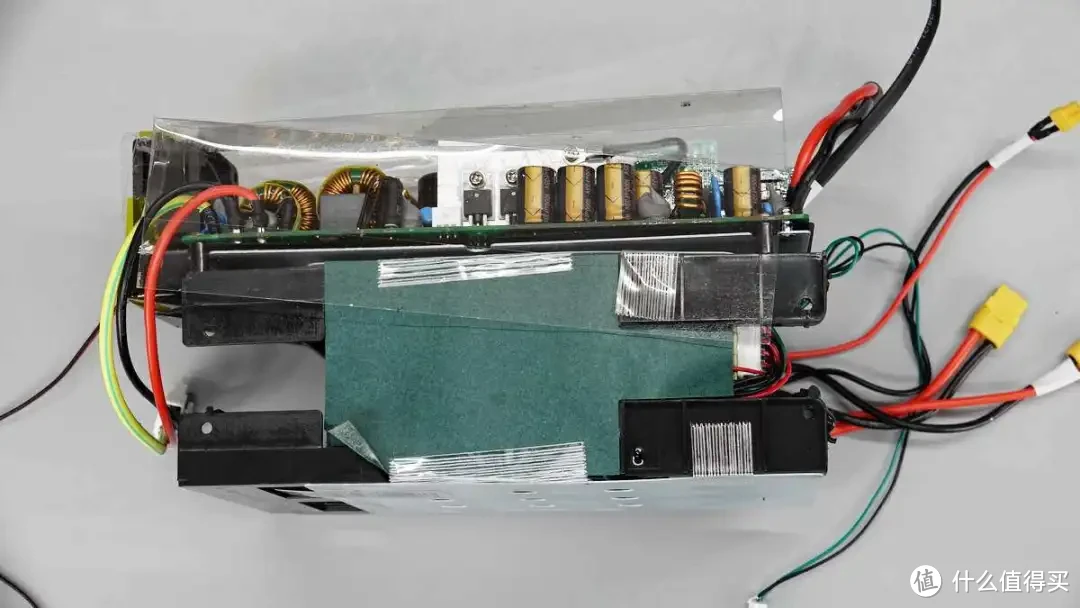 内置沃泰通16节磷酸铁锂电池，奥鹏299Wh便携户外电源R600拆解
