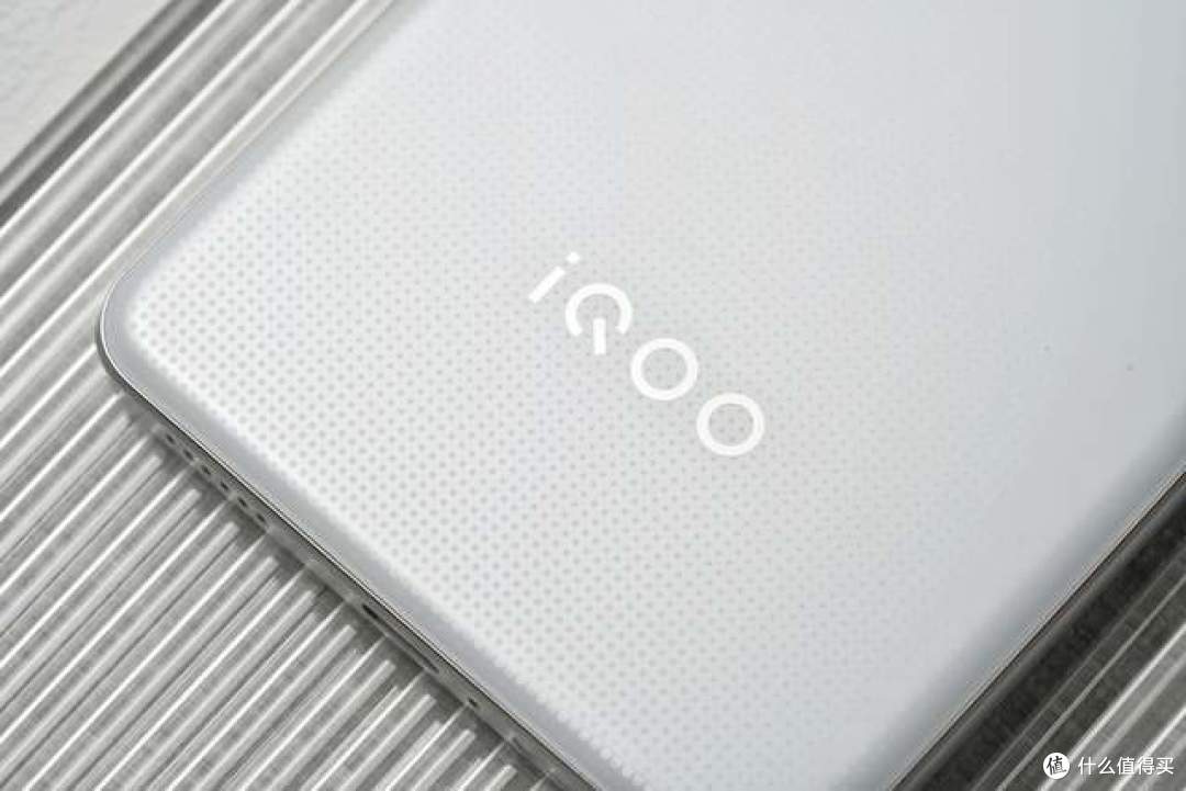 iQOO Neo9S Pro、真我GT5 Pro、红米K70 Pro,谁是3000档性能王者?