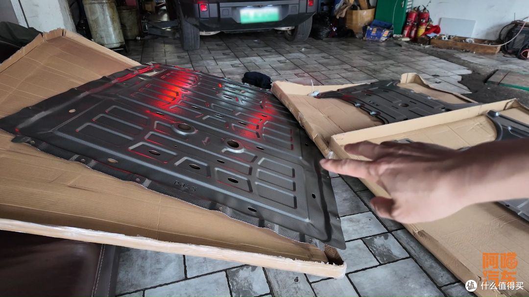 电车到底给不给装护板?我还是没扛住,给iCAR 03装了护板