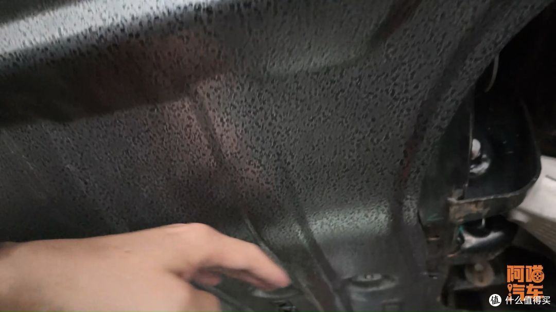 电车到底给不给装护板?我还是没扛住,给iCAR 03装了护板