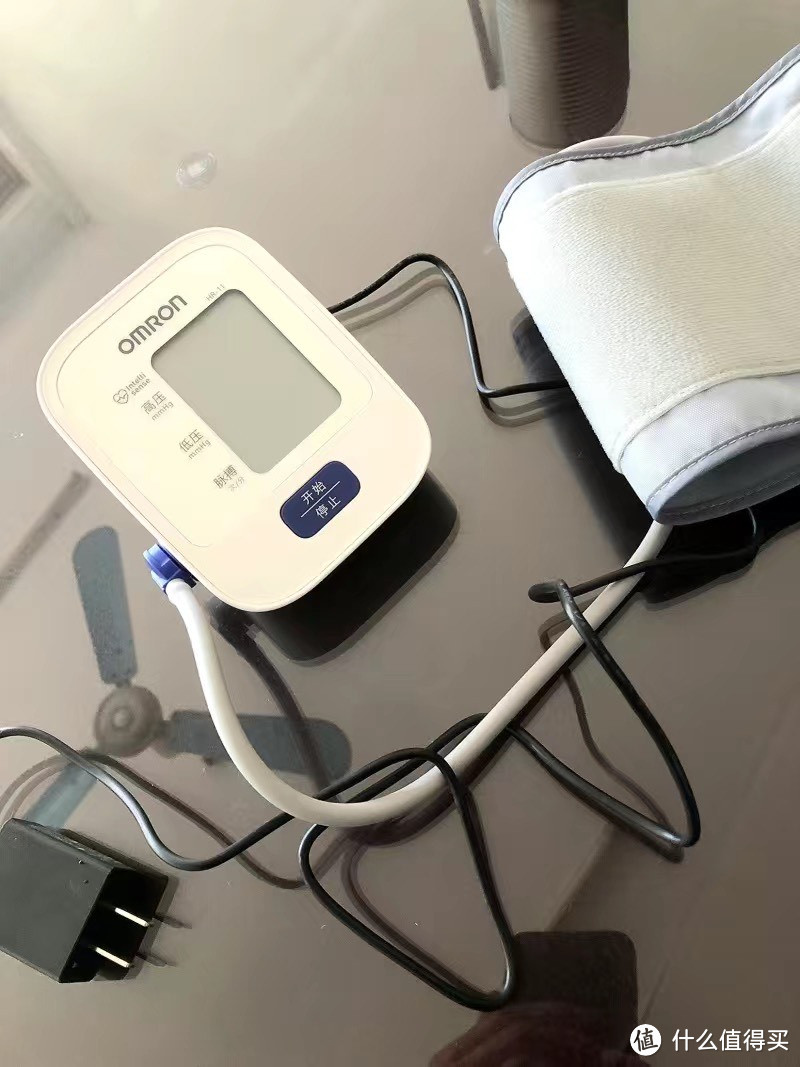 欧姆龙上臂式电子血压计 HR11：精准测压，守护健康