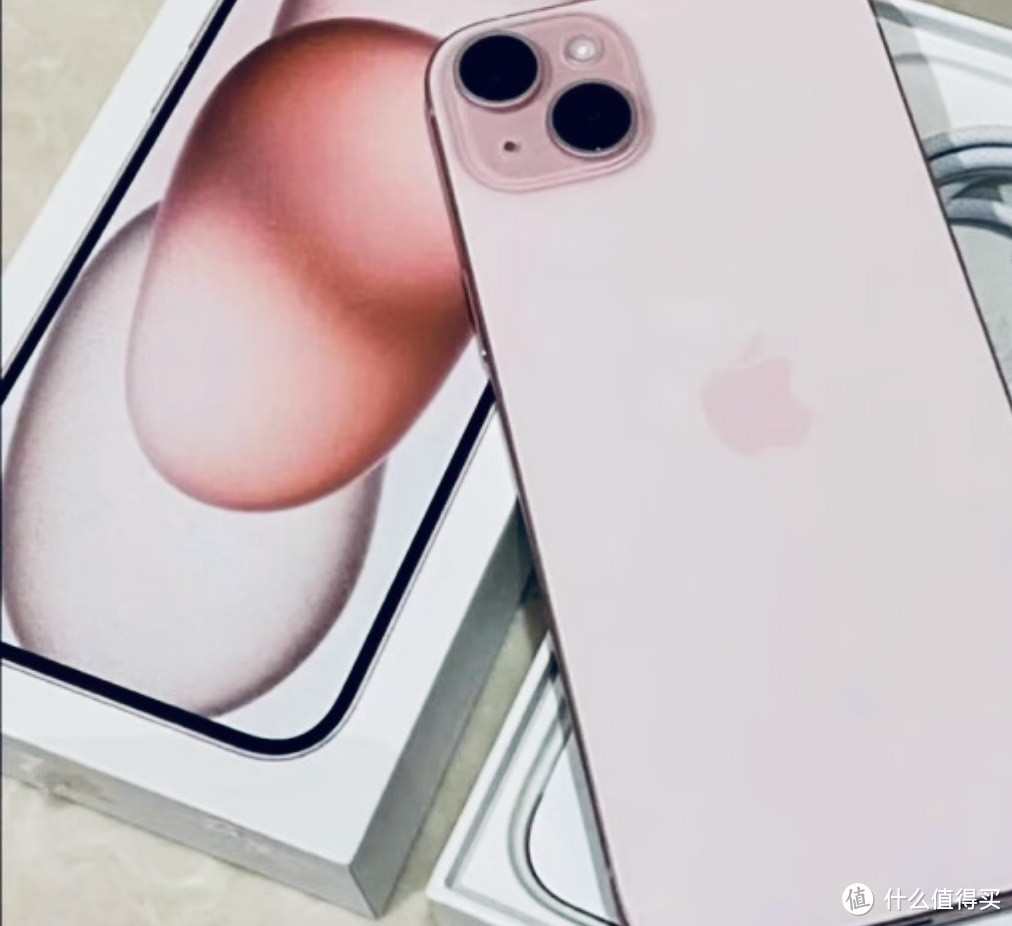 iPhone 15粉色款，颜值与实力并存？