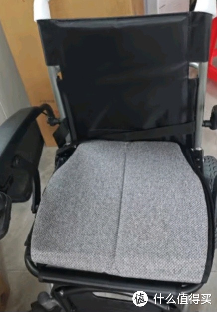 鱼跃D210B电动轮椅，老年人出行新选择！