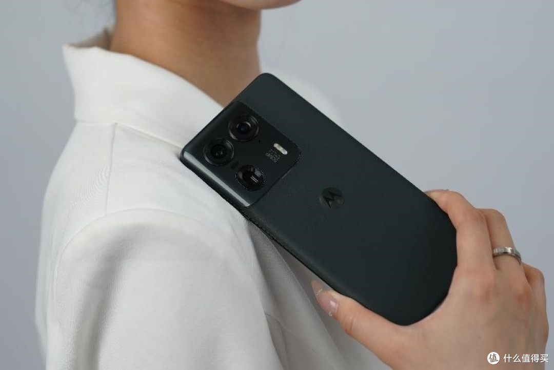 motoX50 Ultra AI性能与旗舰影像加持,让每个人都能拍高级感照片