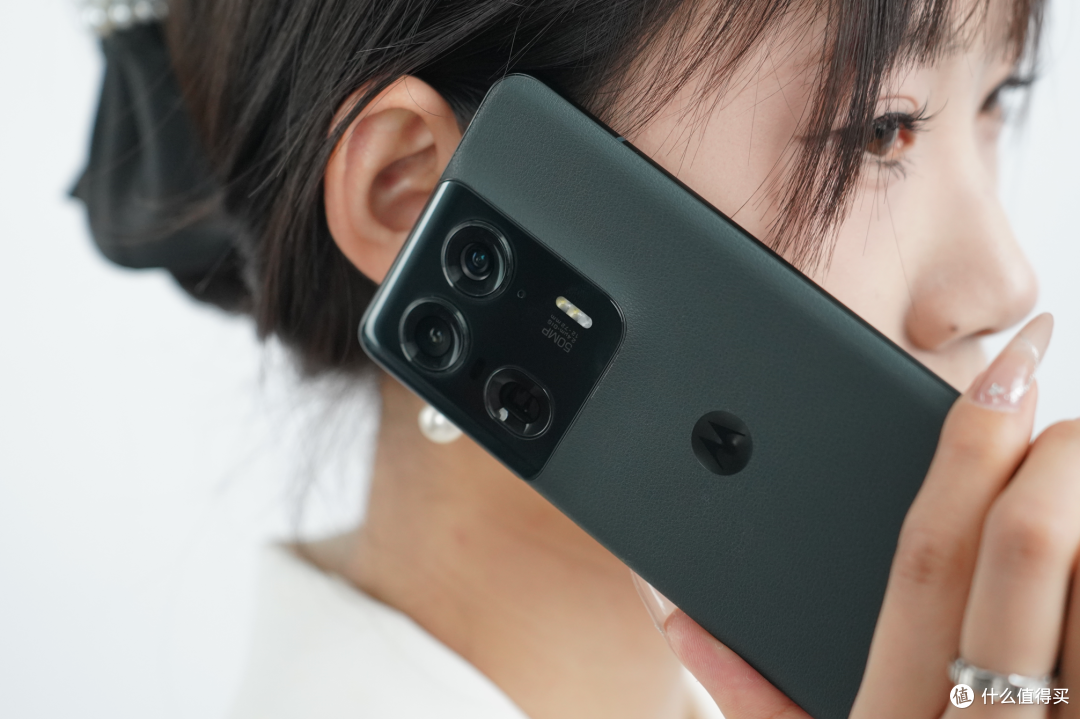 motoX50 Ultra AI性能与旗舰影像加持,让每个人都能拍高级感照片