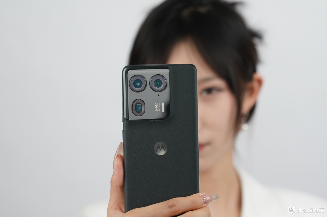 motoX50 Ultra AI性能与旗舰影像加持,让每个人都能拍高级感照片