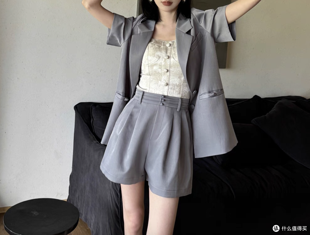 女律师的夏日衣橱清单｜这3家店，拥有88VIP的职场人可以闭眼入