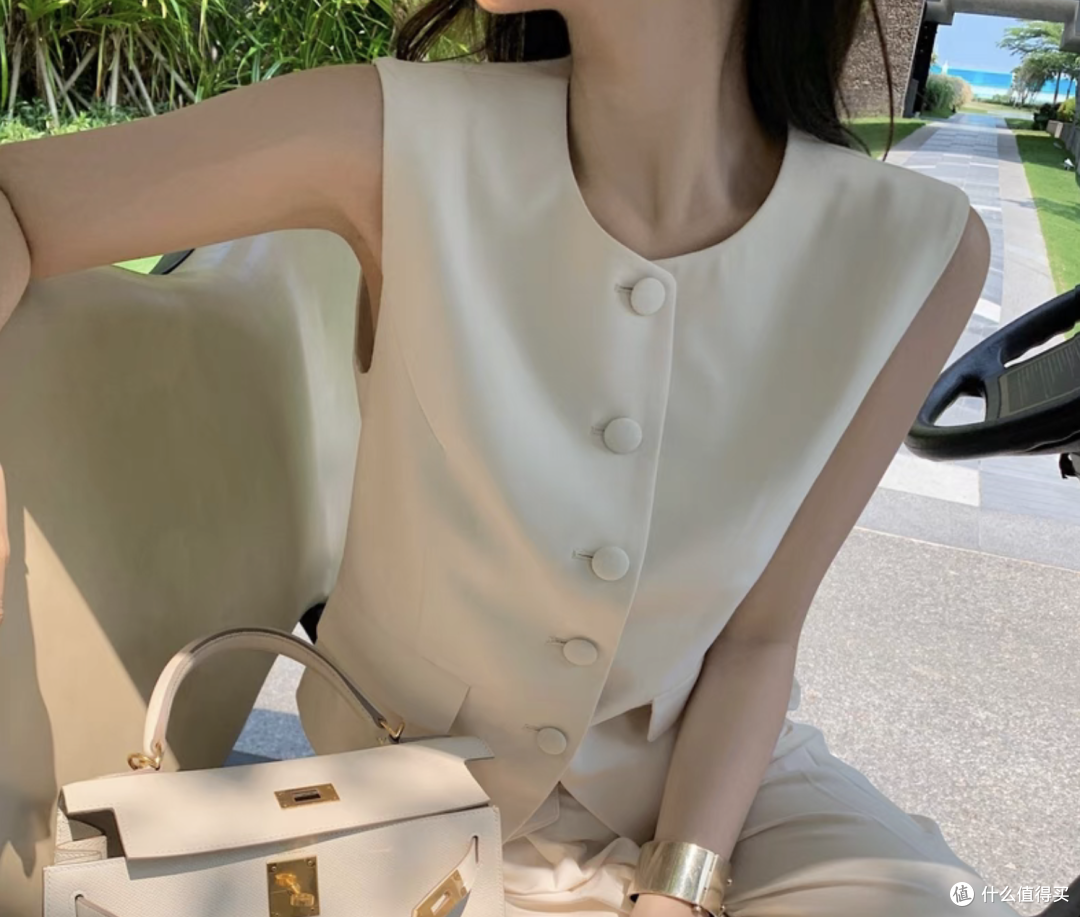 女律师的夏日衣橱清单｜这3家店，拥有88VIP的职场人可以闭眼入