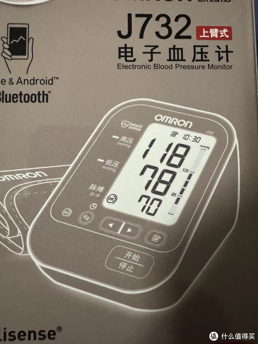 这款血压计不仅具备卓越的测量性能，还拥有便捷的蓝牙连接功能。