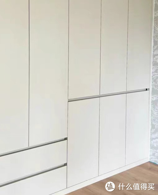 索菲亚简约家具全屋定制衣柜：提升卧室品质的绝佳选择