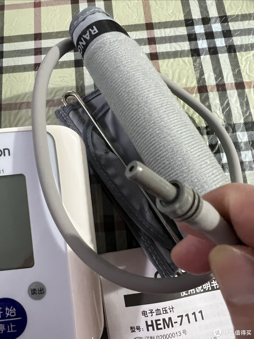 家里还有一款10多年前的欧姆龙电子血压计，现在使用一切正常！