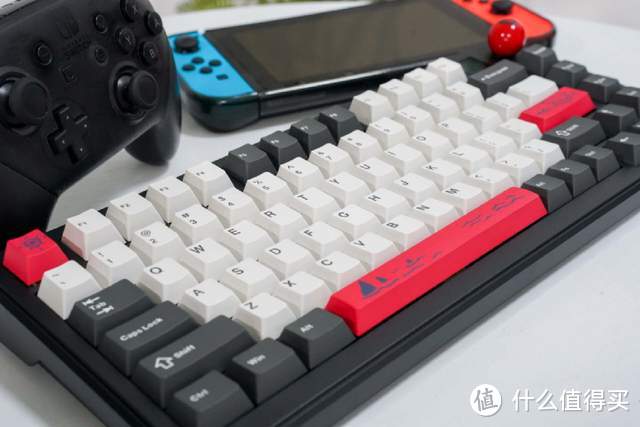 618狂欢节必备：黑爵AK820 MAX机械键盘，游戏与工作的得力助手