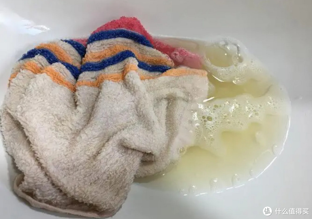 毛巾洗不干净？往水里撒一把这个，搓一搓立刻干净，和新买的一样