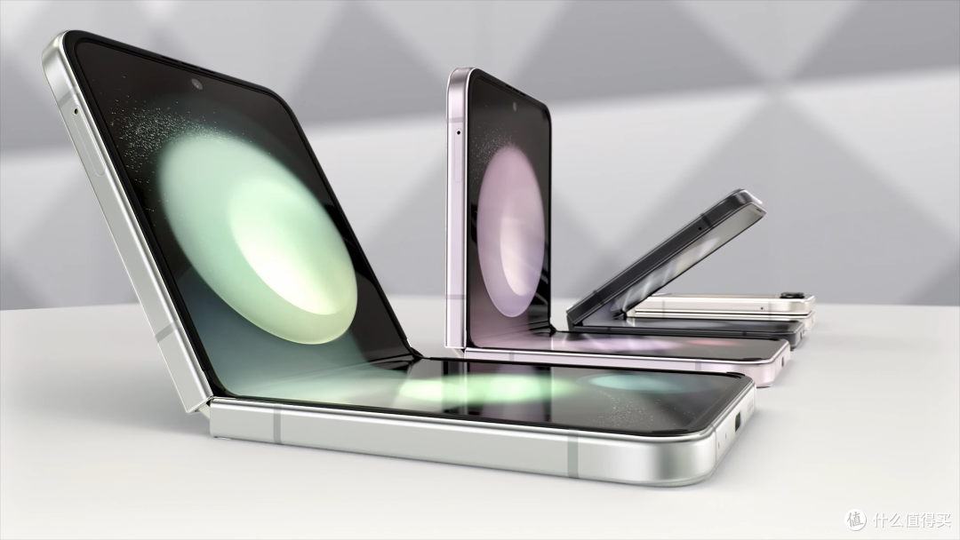 一折倾心,一用就“AI”:三星折叠旗舰Galaxy Z Flip5