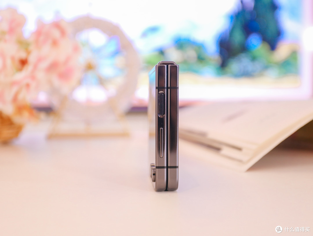 一折倾心,一用就“AI”:三星折叠旗舰Galaxy Z Flip5