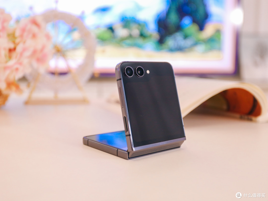一折倾心,一用就“AI”:三星折叠旗舰Galaxy Z Flip5