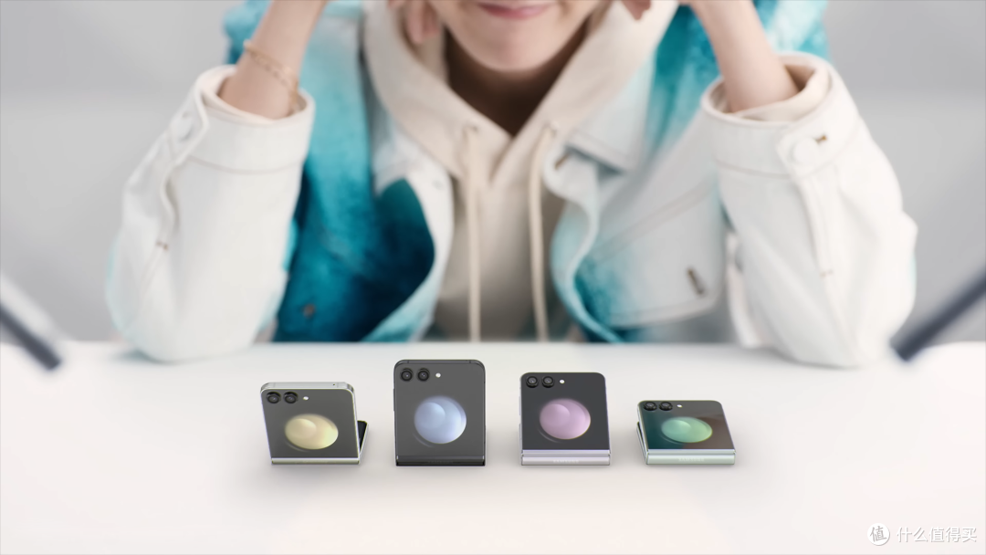 一折倾心,一用就“AI”:三星折叠旗舰Galaxy Z Flip5