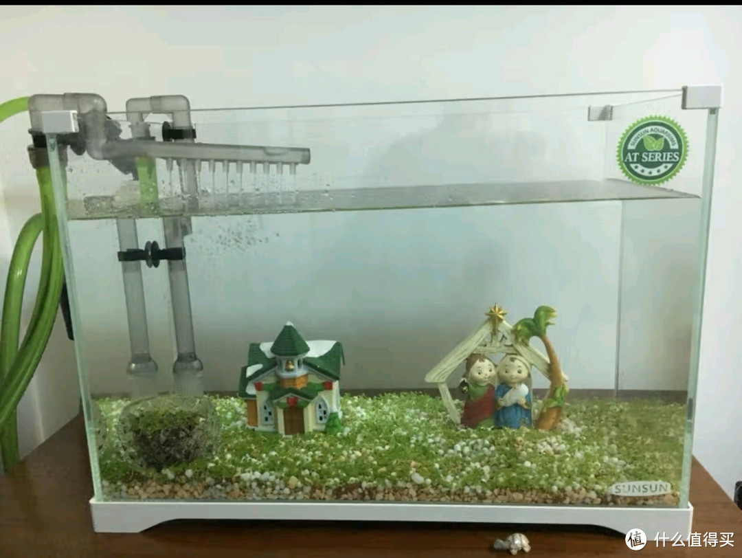 鱼缸水族箱：超白玻璃水草缸造景，打造你的桌面绿洲