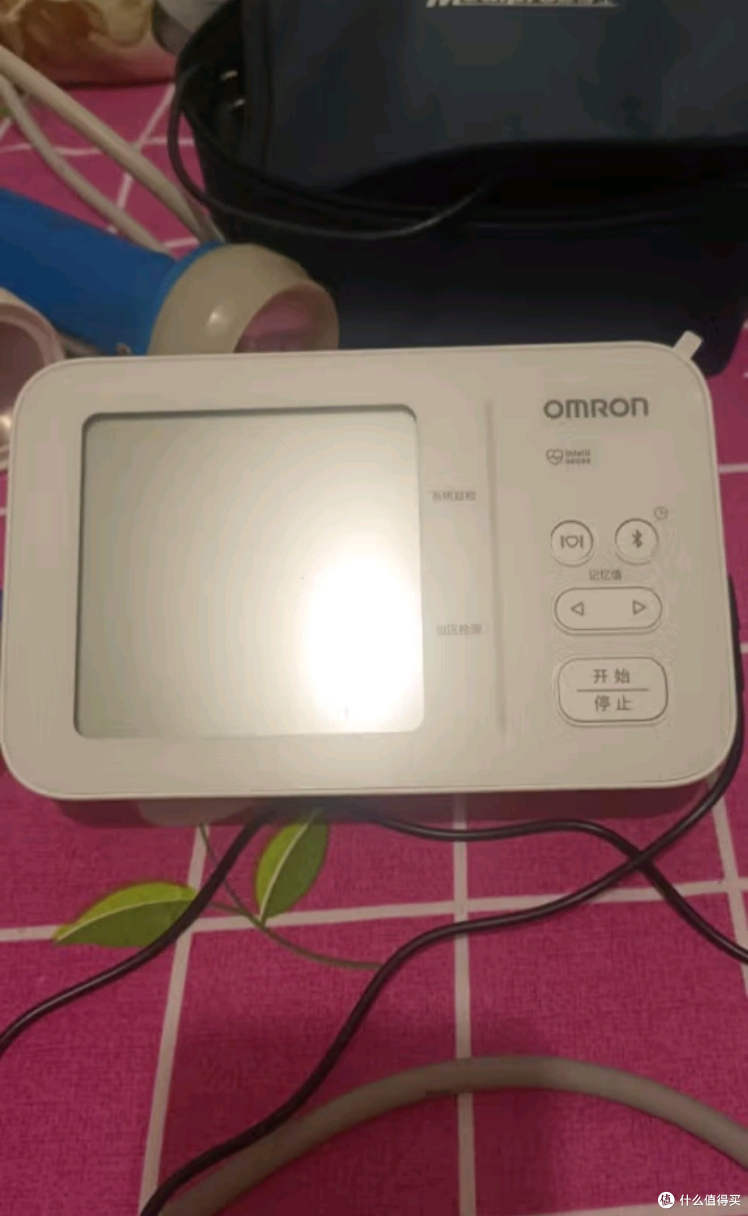 欧姆龙(OMRON)电子血压计上臂式血压仪家用大屏血压测量仪 U701