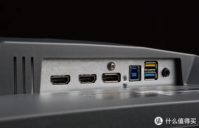 ▲Evnia 27M2N6800ML配备2个HDMI 2.1、1个DisplayPort 1.4、2个USB Type-A（其中黄色接口支持快充）以及1个3.5mm音频输出接口