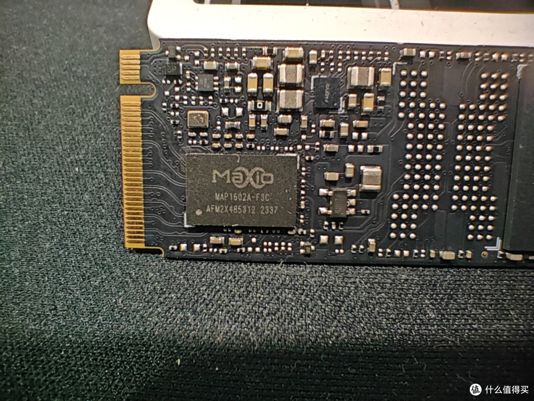 为什么我的SSD速度跑不满?可能是因为处理器哦,AMD/INTEL对比实测对PCIe4.0的支持程度!