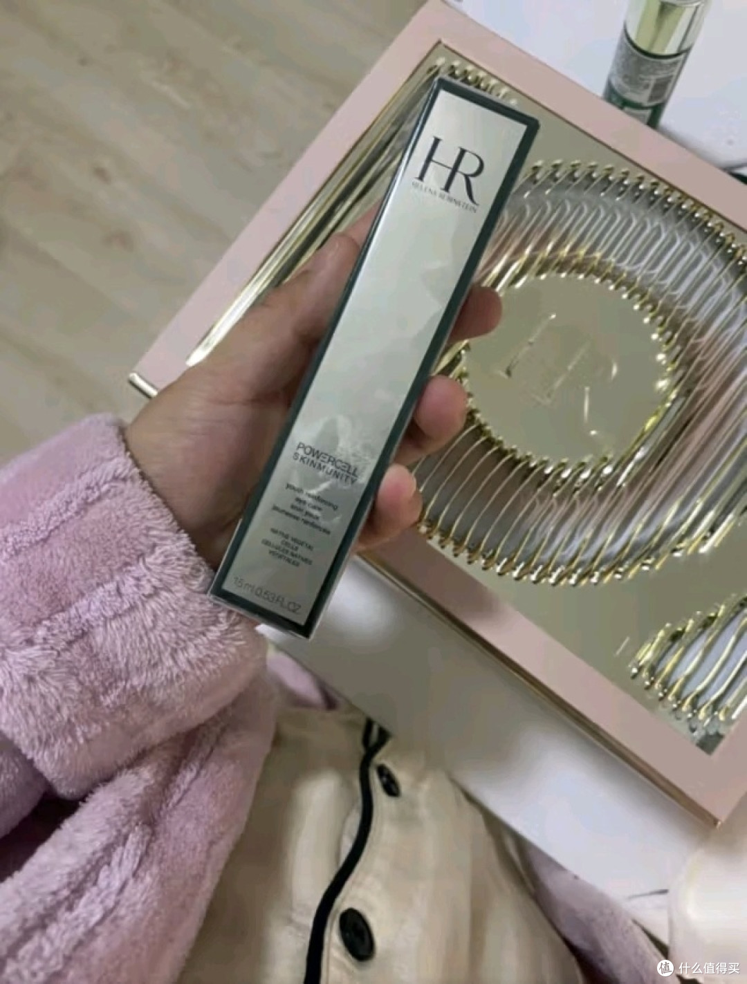 赫莲娜HR绿宝瓶眼霜，让女友的眼眸更迷人！